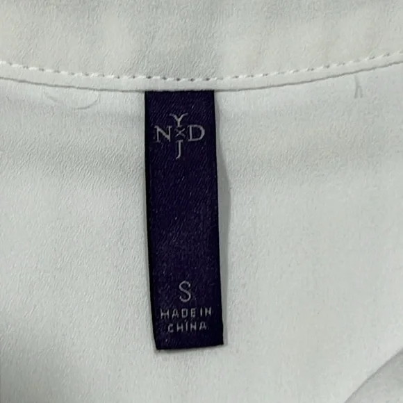 NYDJ White silky blouse with 3/4 sleeves. Women’s Small. Excellent condition. - Picture 9 of 9